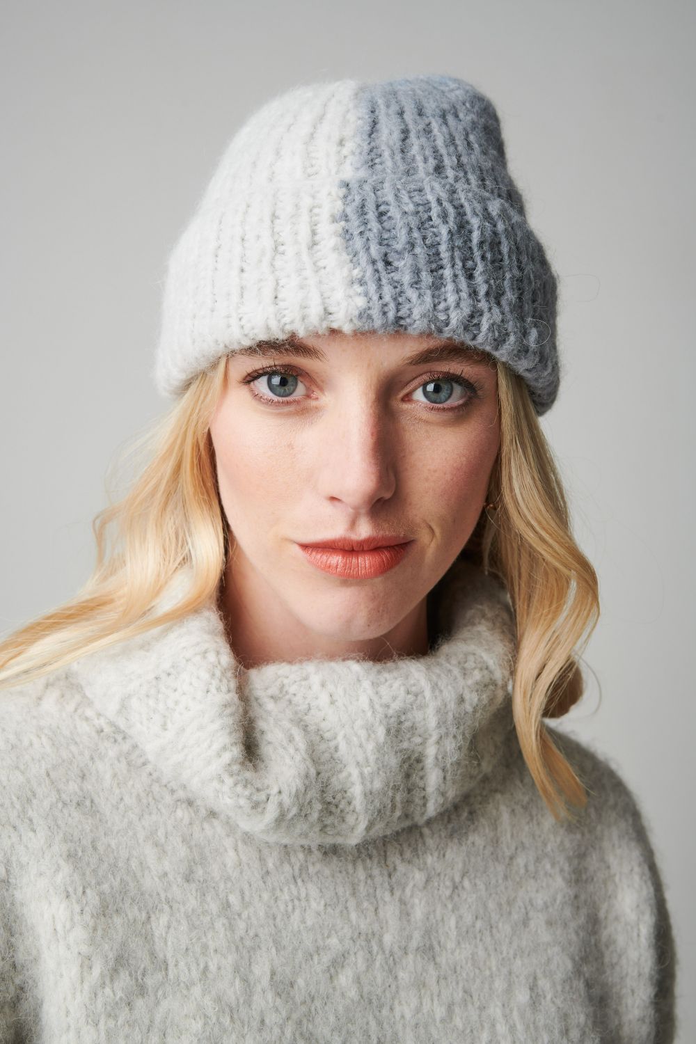 Checkity Alpaca hat in Grey Silver